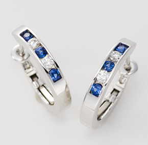 K18WG サファイヤ ダイヤ入ピアス K18WG サファイヤ ダイヤ入ピアス